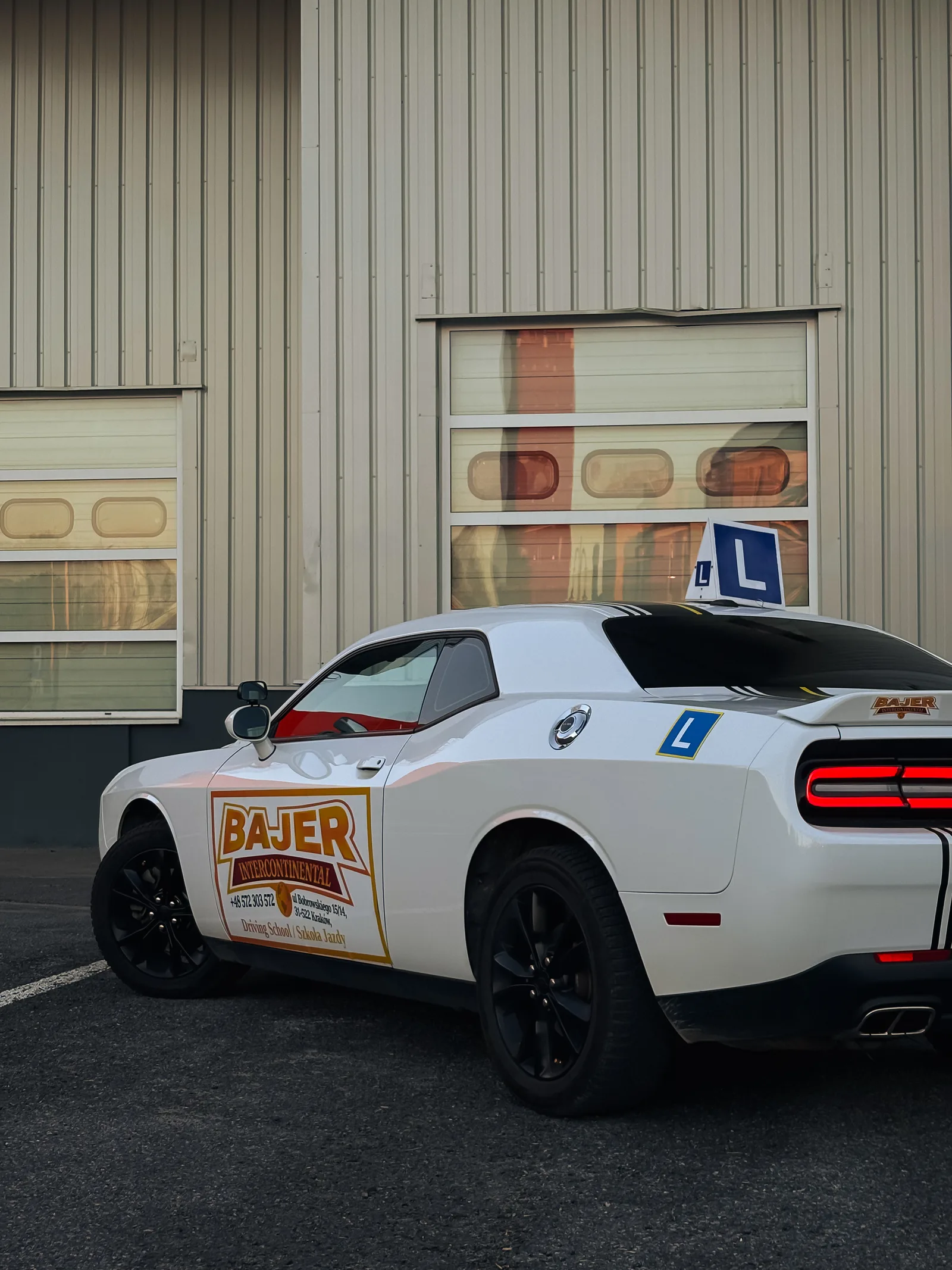 Dodge Challenger – nocny front